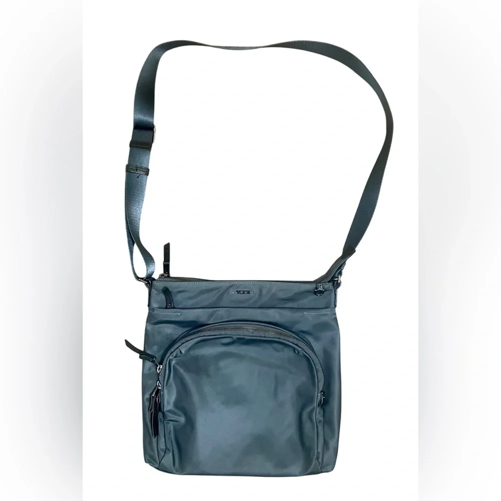 TUMI Voyageur Capri Crossbody Shoulder Bag Gray Nylon Travel Neutral Classic - Picture 2 of 16